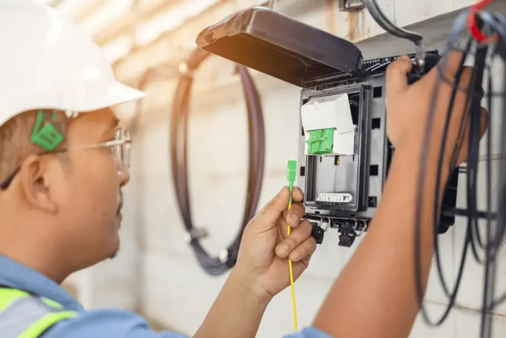 Fiber Optic Installations – High-Speed Connectivity Solutions - erts.ae g1
