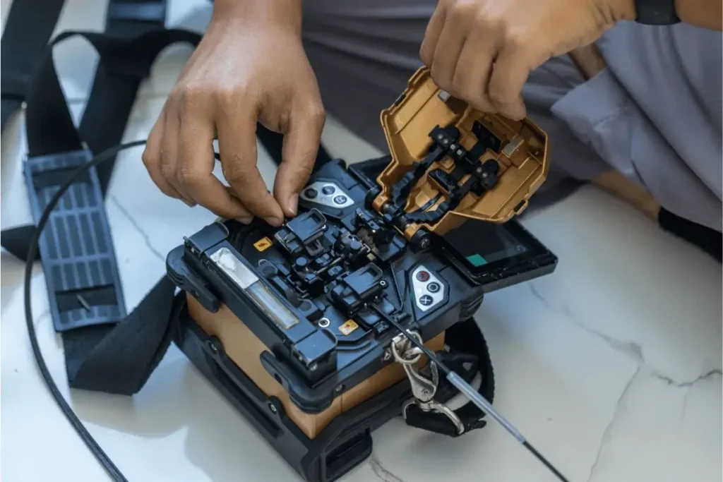 Fiber Optic Installations – High-Speed Connectivity Solutions - erts.ae